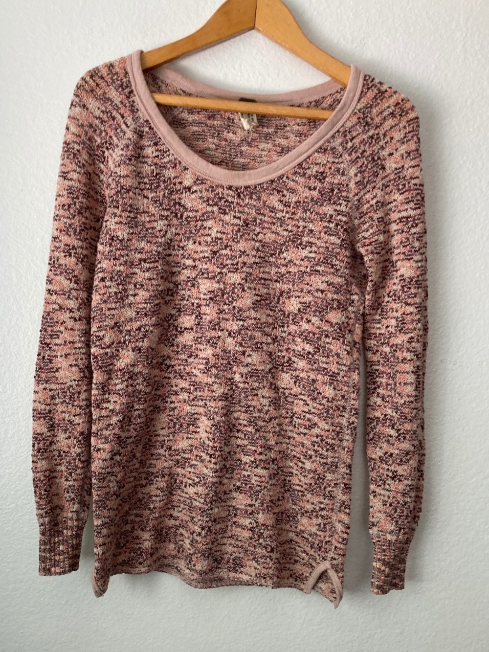 Free People Long Sleeve Light Weight Knit Sweater Scoop Neck sz Small